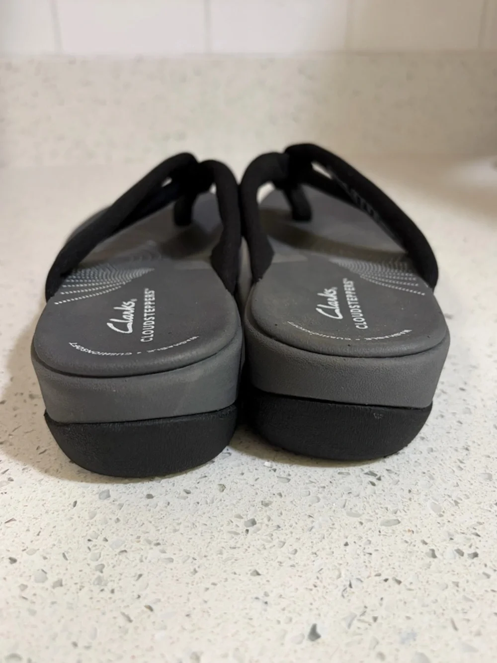 Clark’s Cloudsteppers Arla Kaylie Flip Flop Sandals Black / Grey Size 6